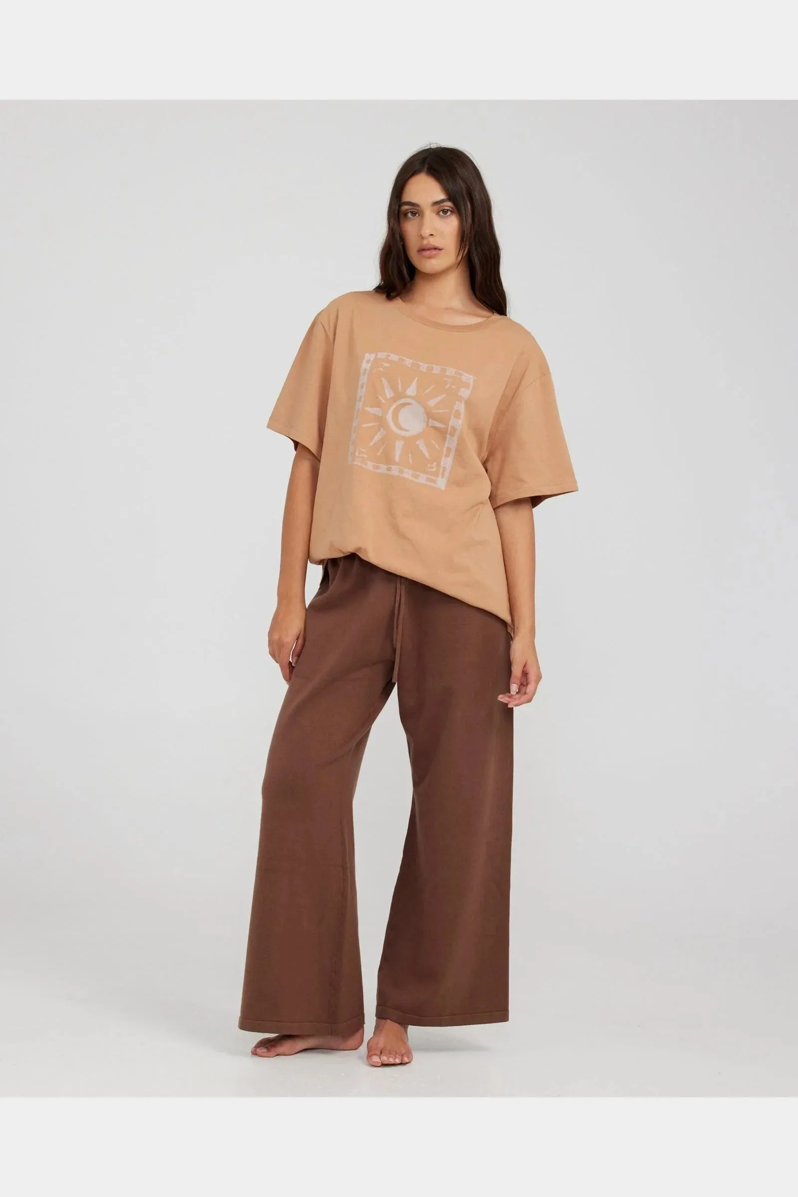 CHARLIE HOLIDAYastro boyfriend tee - brown