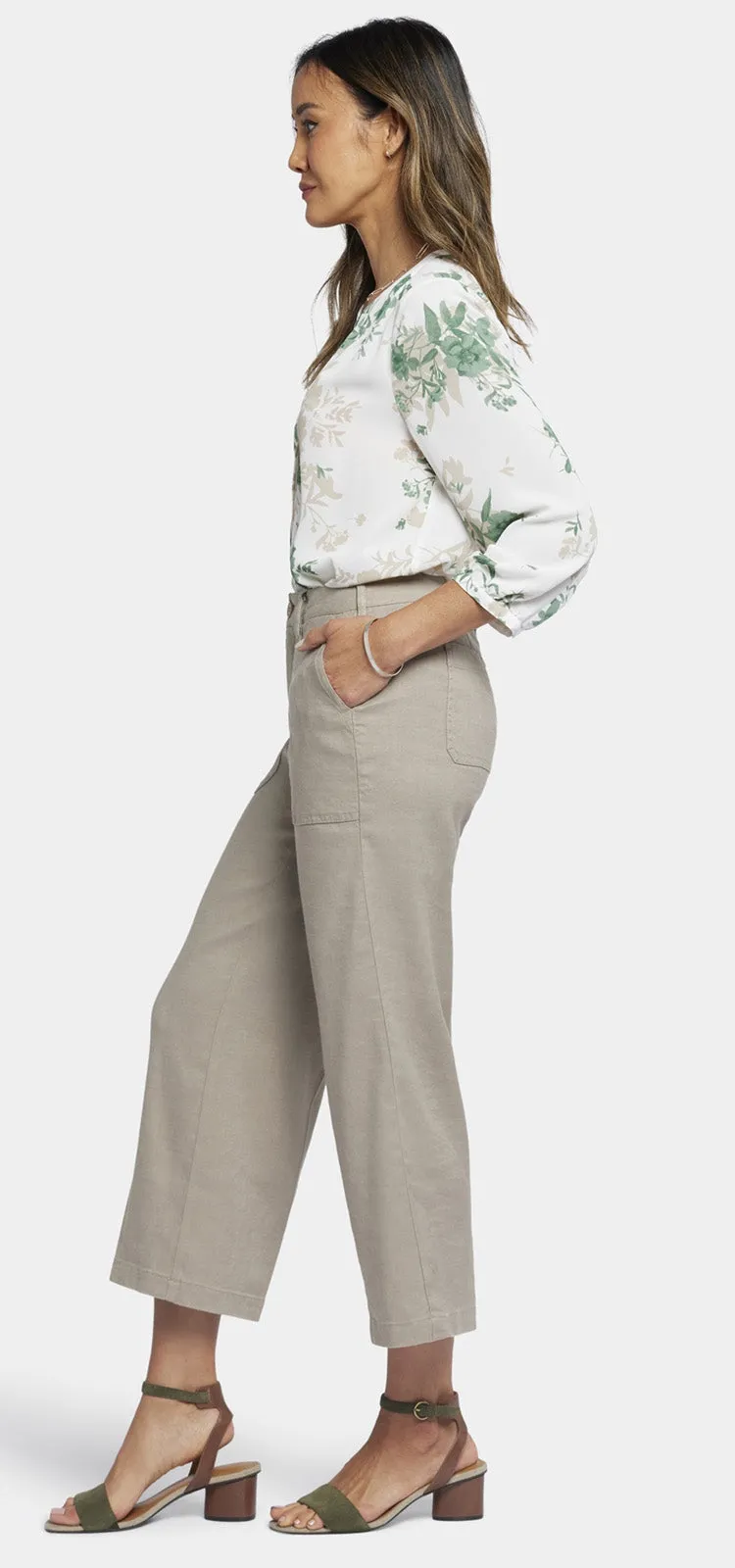 Wide Leg Cargo Capri Pants In Stretch Linen | Saddlewood