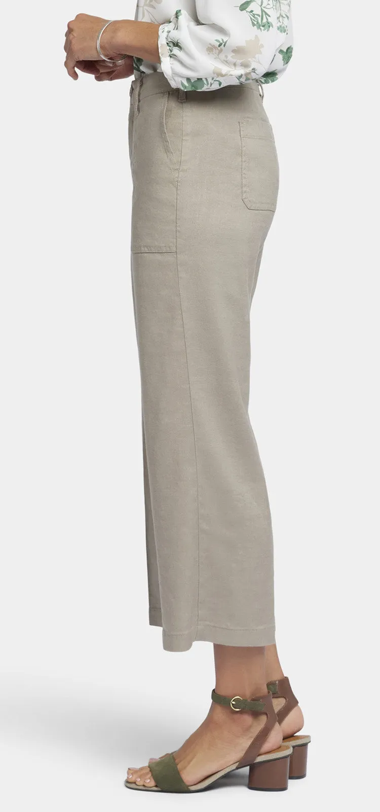 Wide Leg Cargo Capri Pants In Stretch Linen | Saddlewood