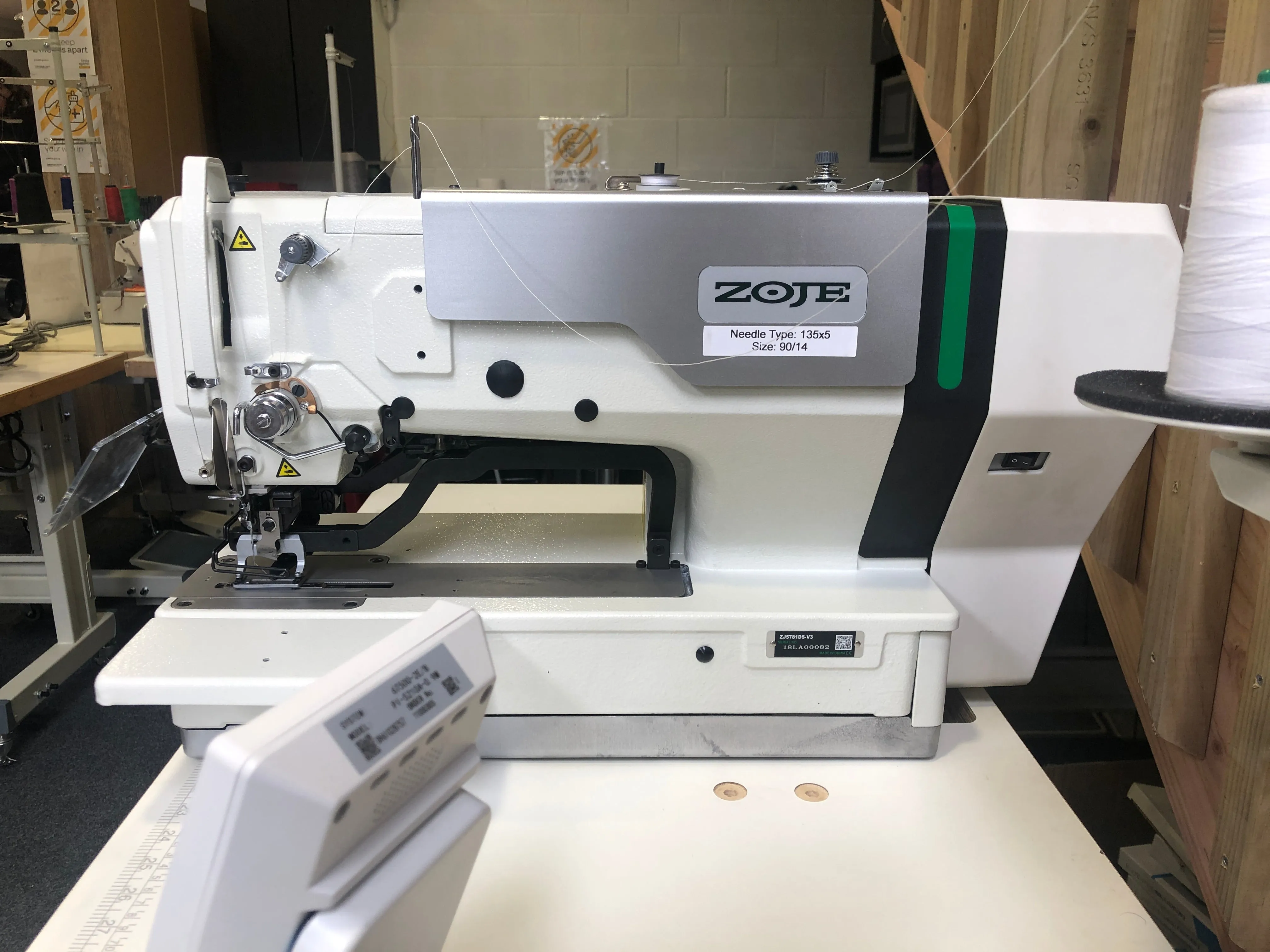 Zoje Industrial Electronic Buttonhole Machine